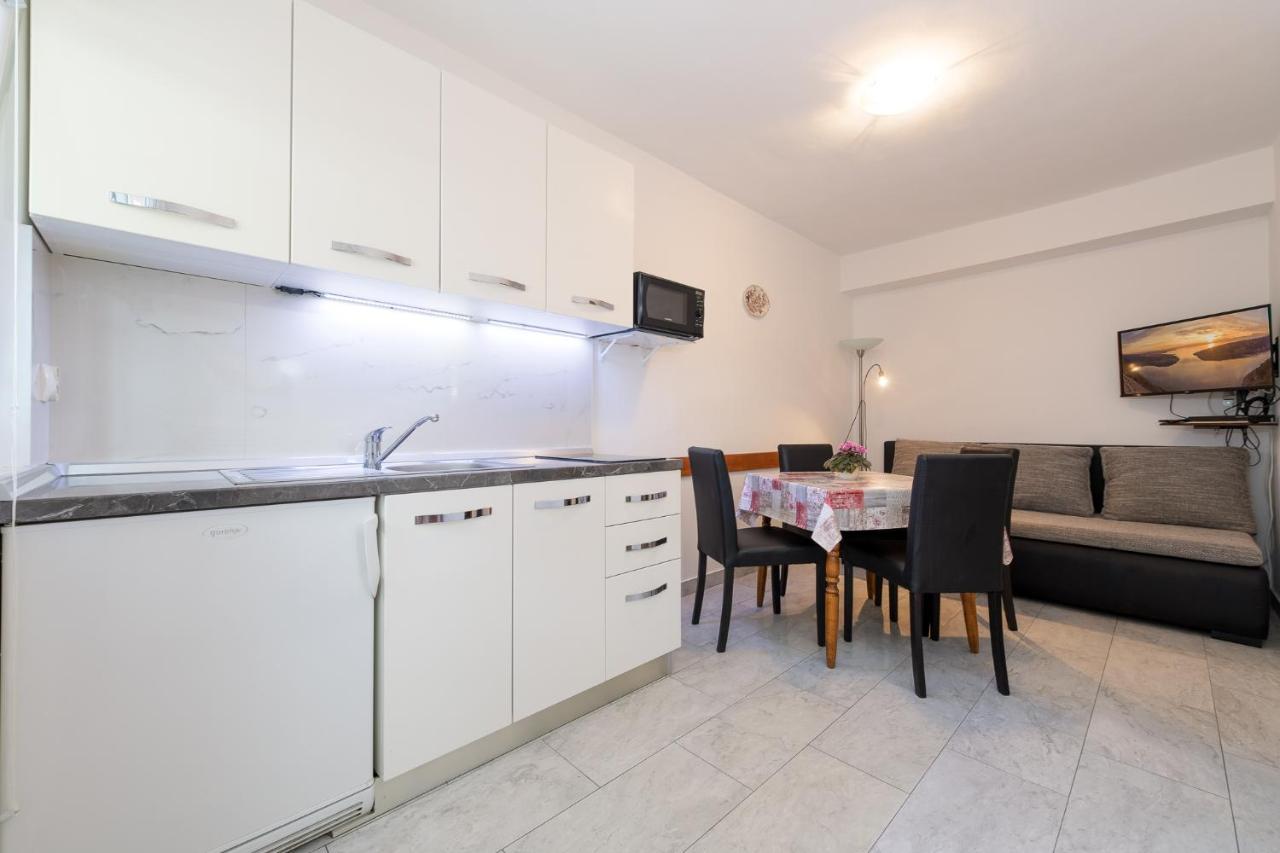 Apartments Melita Crikvenica Bagian luar foto
