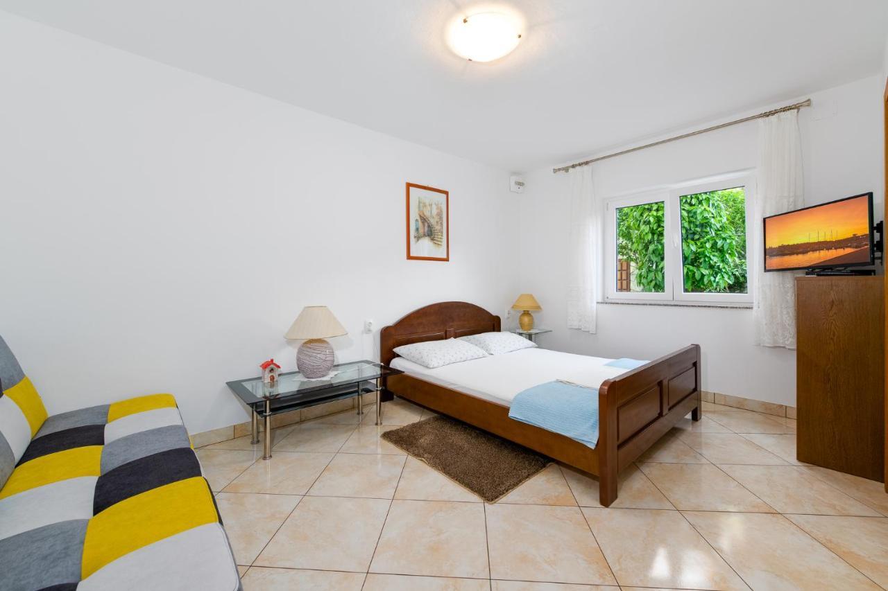 Apartments Melita Crikvenica Bagian luar foto