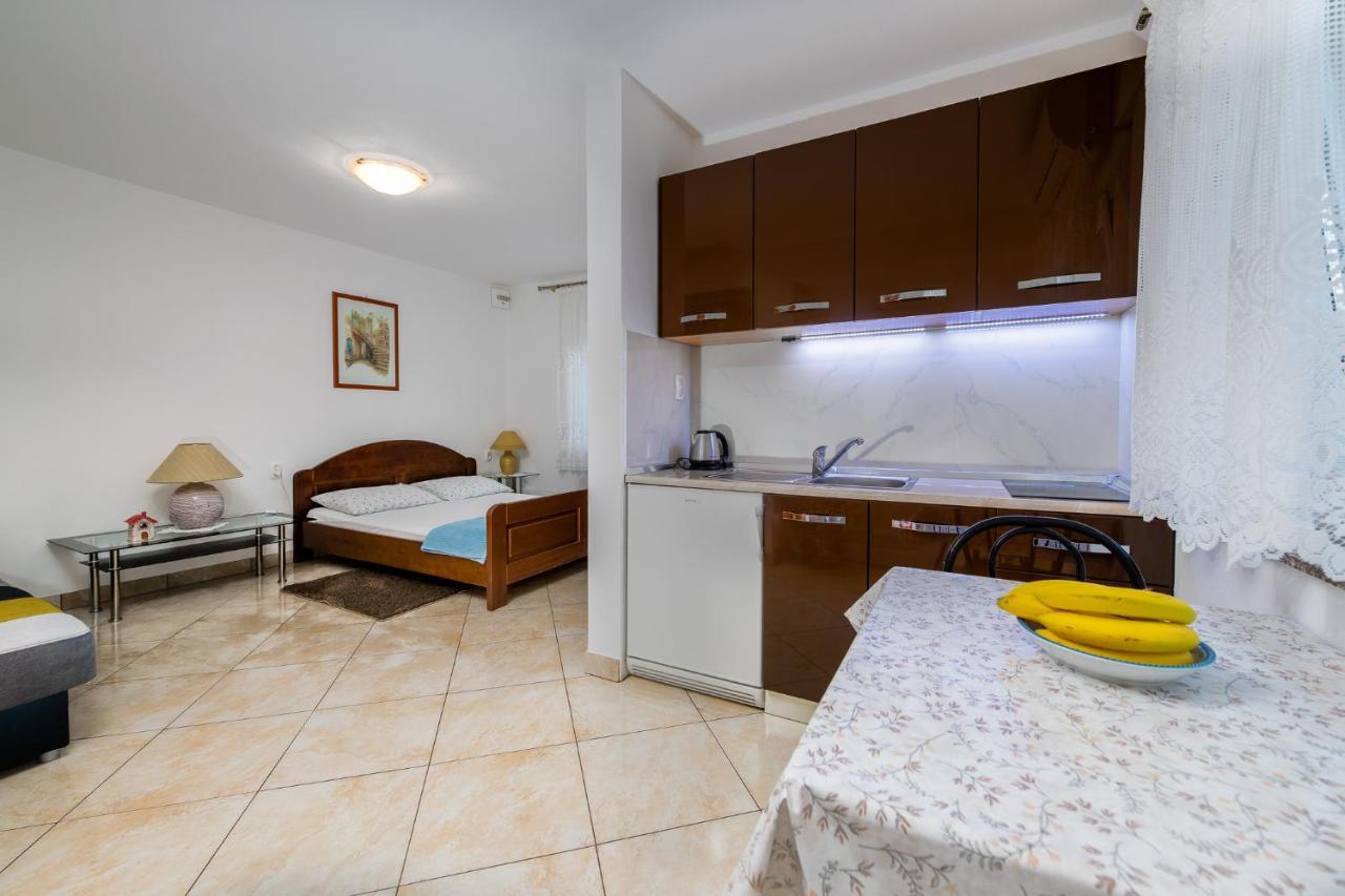 Apartments Melita Crikvenica Bagian luar foto