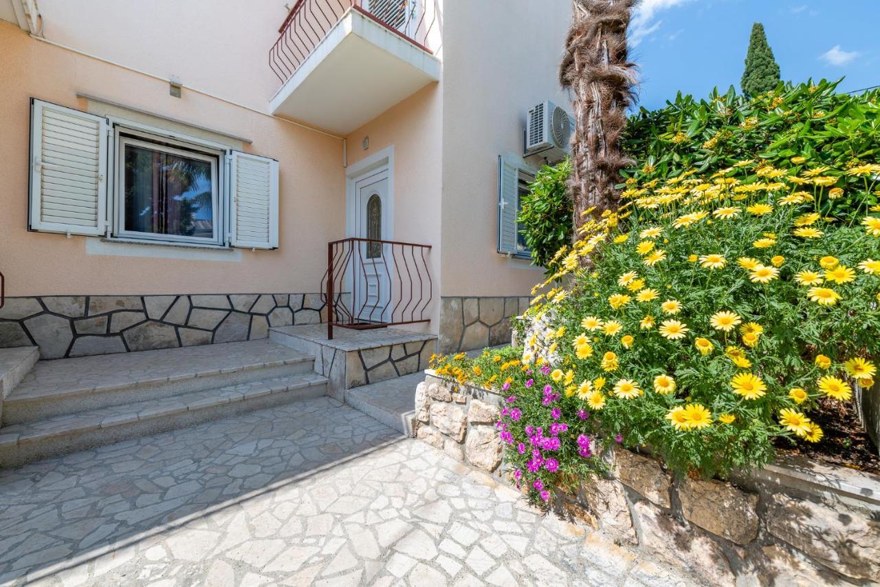 Apartments Melita Crikvenica Bagian luar foto