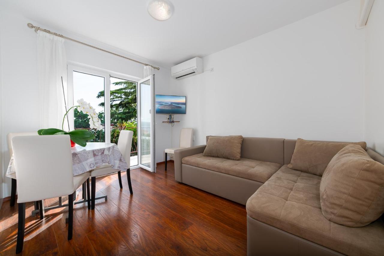Apartments Melita Crikvenica Bagian luar foto